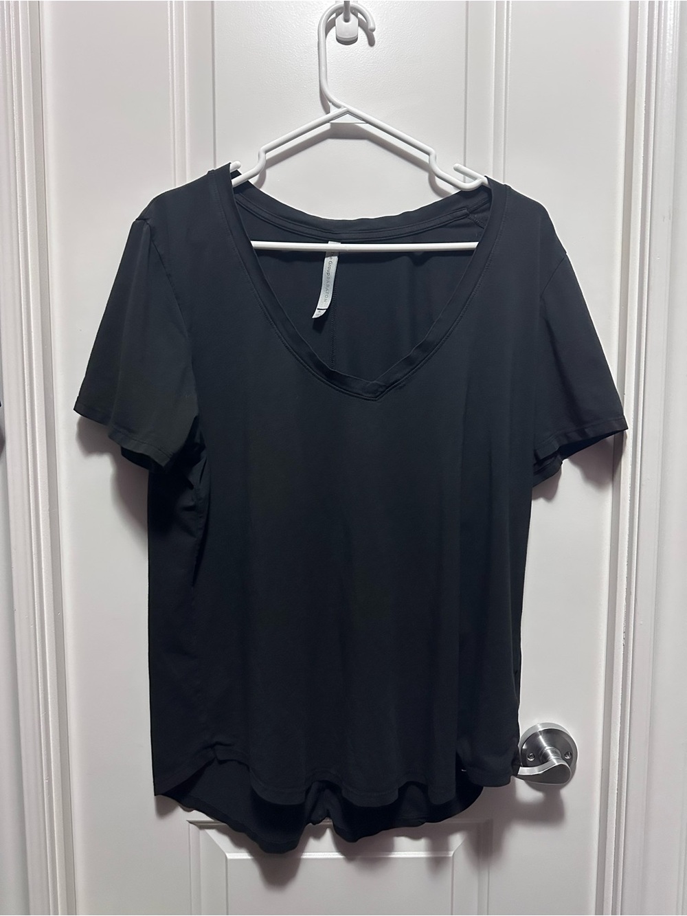 Babaton Black V-Neck Short Sleeve Tee